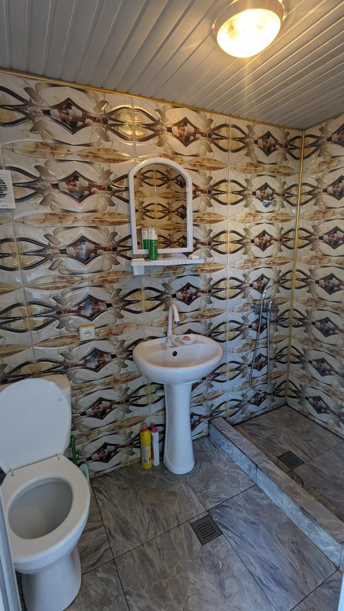 Mano'S Guest House Kobuleti Ngoại thất bức ảnh