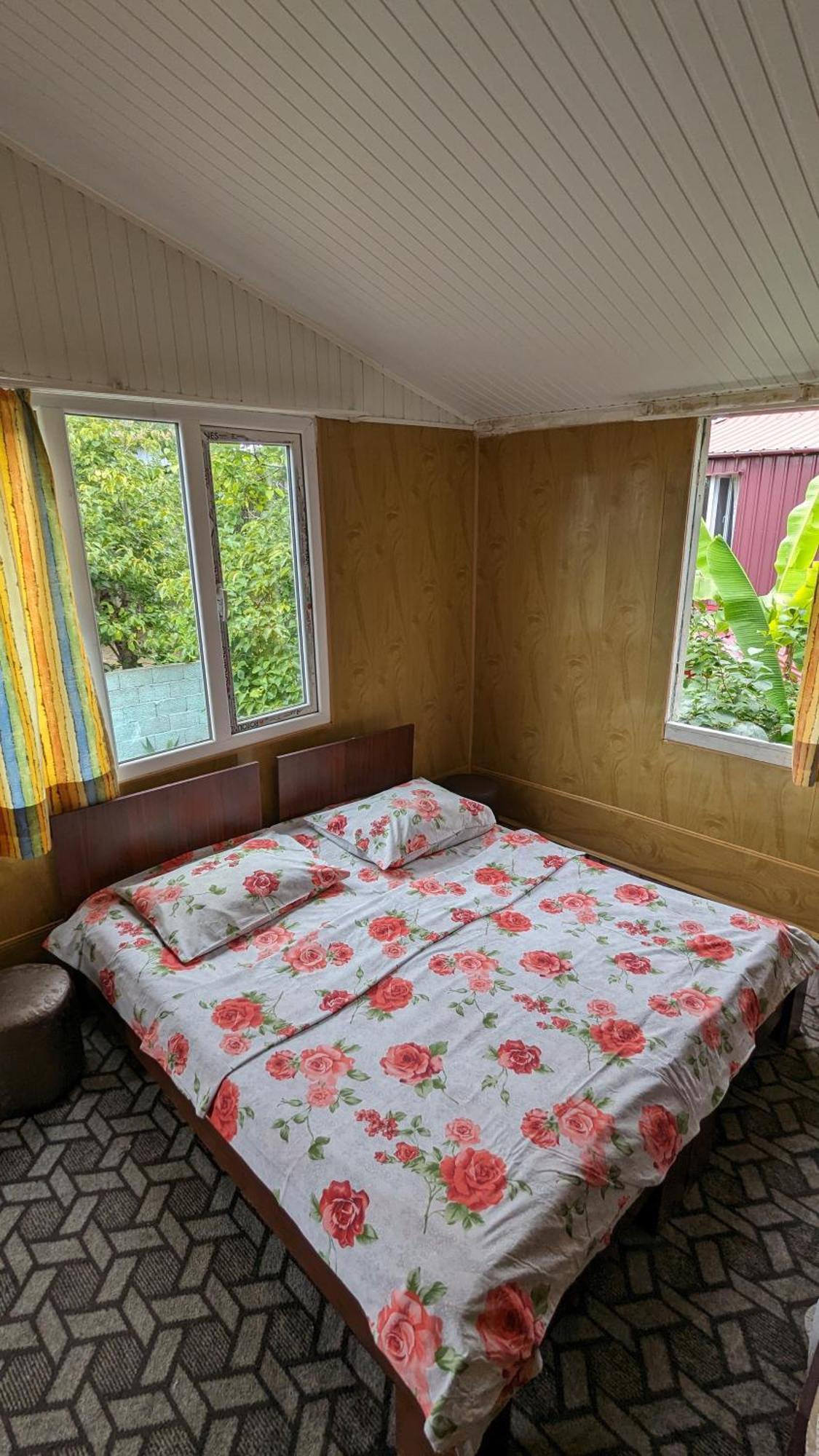 Mano'S Guest House Kobuleti Ngoại thất bức ảnh