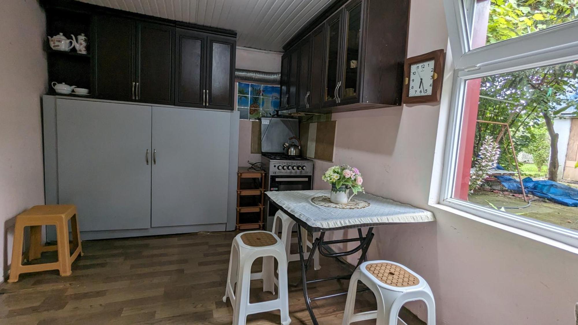 Mano'S Guest House Kobuleti Ngoại thất bức ảnh