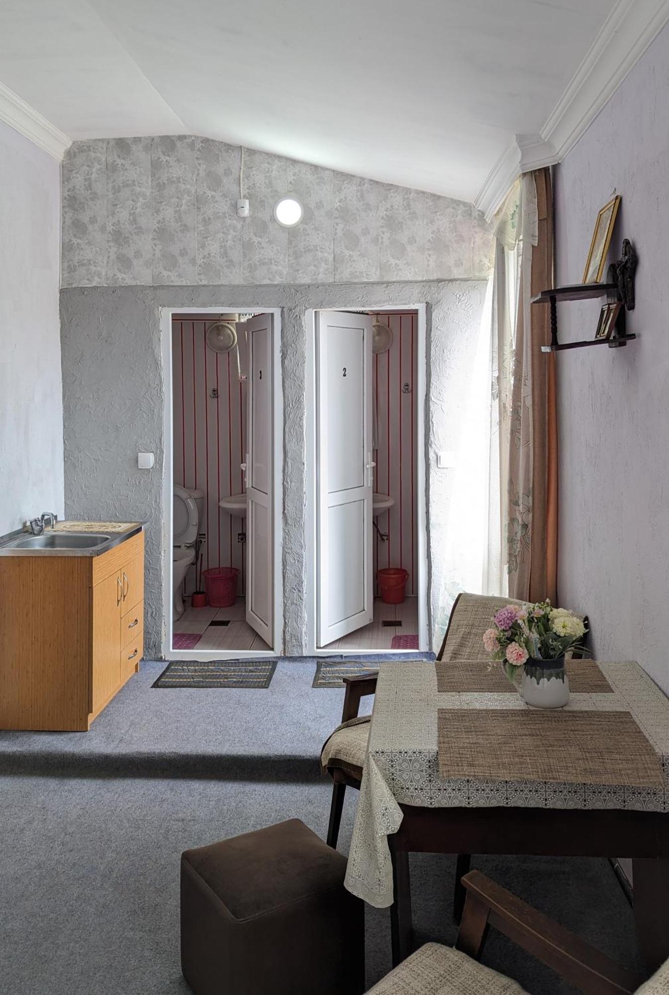 Mano'S Guest House Kobuleti Ngoại thất bức ảnh